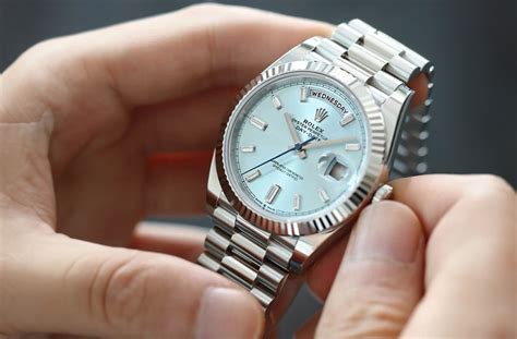 how to wind a rolex watch.